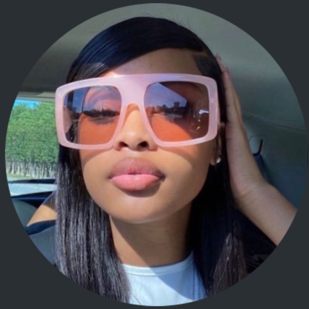 Meet your Posher, Alexis
